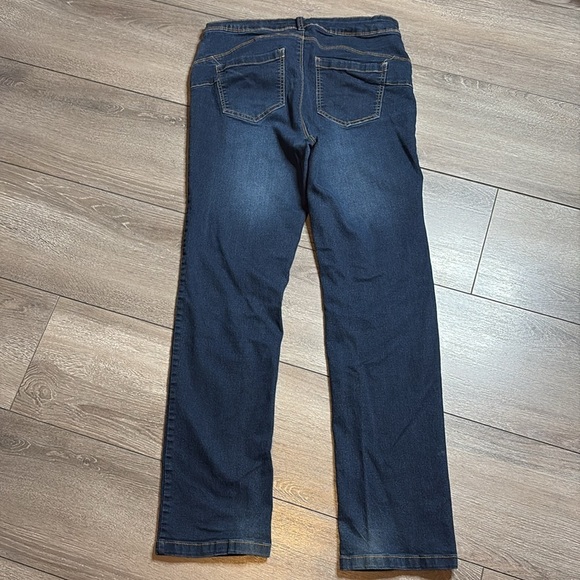 LL16 My style straight leg regular rise jeans - Picture 6 of 8